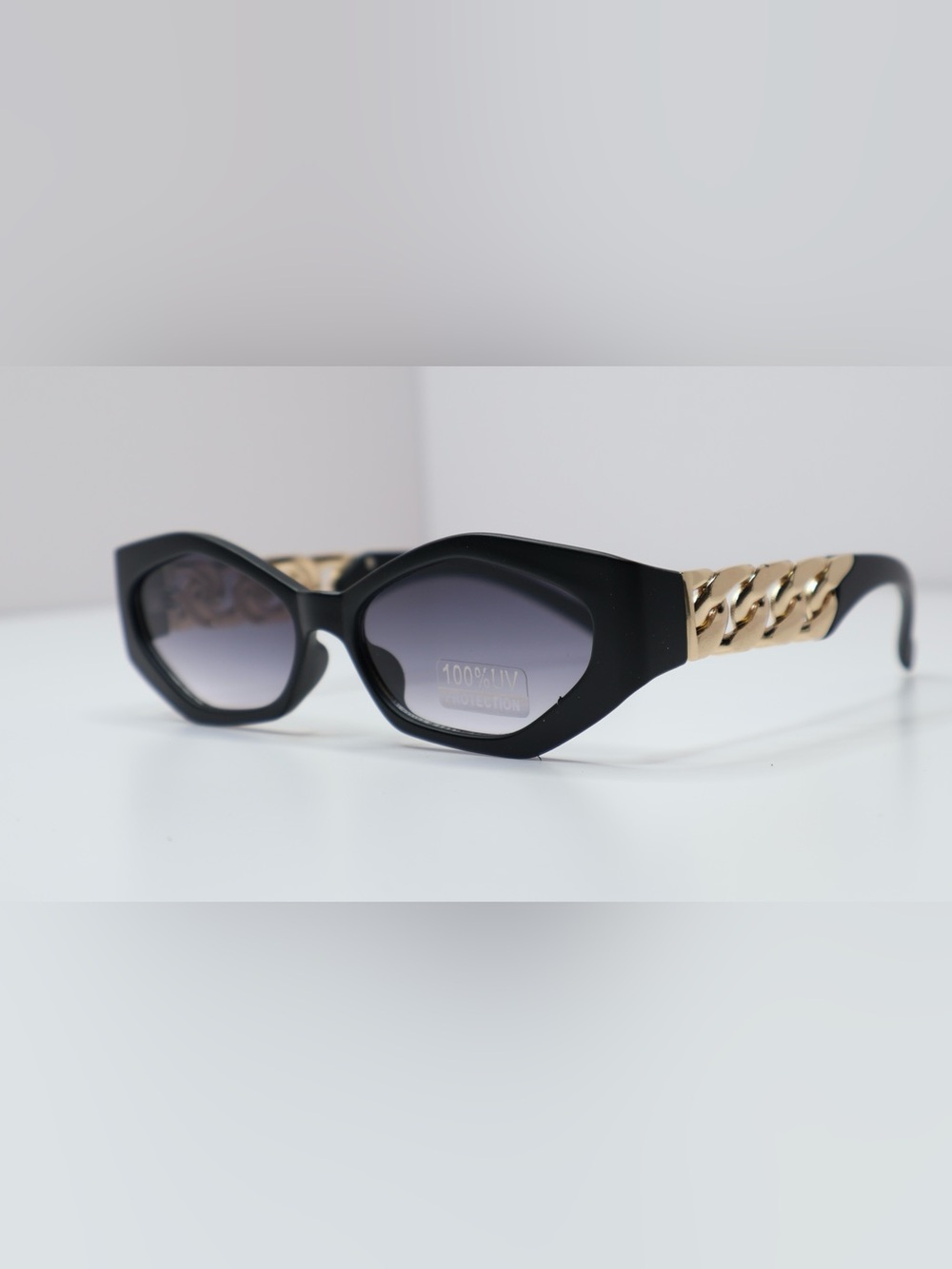 Black matte Cat-Eye Sunglasses with Gold Chain Temples